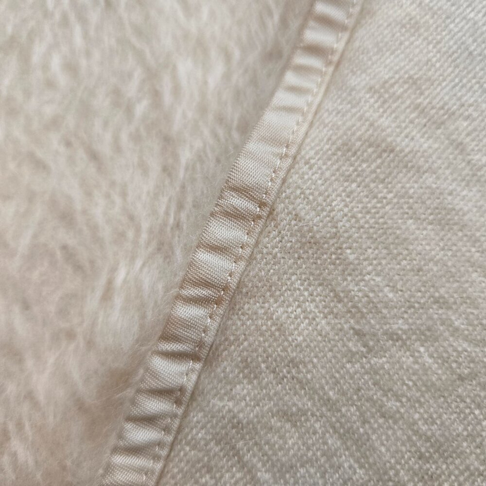 Kuna Baby Alpaca & Wool FUZZY FURRY Wrap - Picture 10 of 15